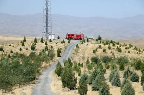 آماده‌باش آتش‌نشانان برای اطفاء حریق در ارتفاعات جنوبی مشهد