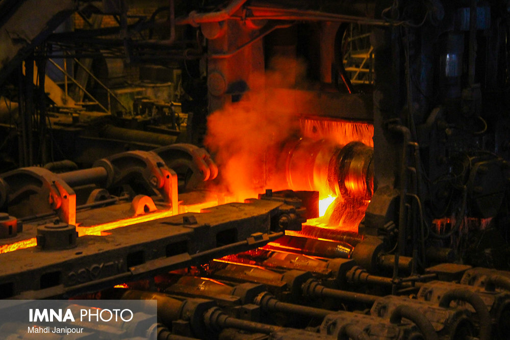امکان کاهش ساعت کار کارگران بخش تولید ذوب آهن وجود ندارد