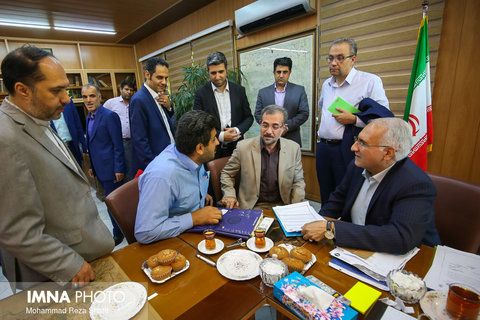 قدرت الله نوروزی شهردار اصفهان در جمع شهروندان منطقه ۹