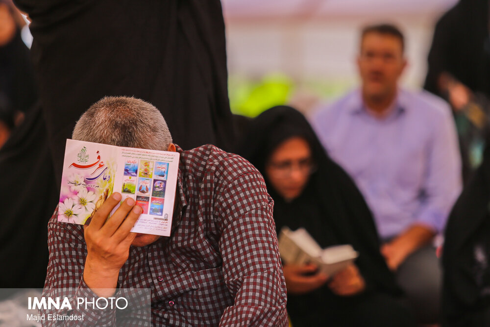 برگزاری مراسم روز عرفه در آرامستان باغ رضوان اصفهان