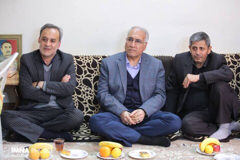 دیدار شهردار و زنده یاد طالبی با خانواده شهیدان خانعلی و هاشمی