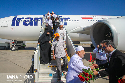 بازگشت اولین کاروان حجاج به اصفهان