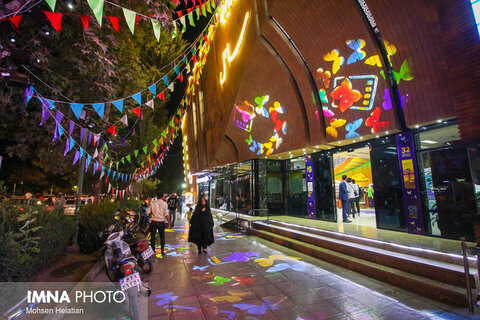 نورپردازی گذر و پیاده راه چهارباغ با نماد های جشنواره فیلم کودک