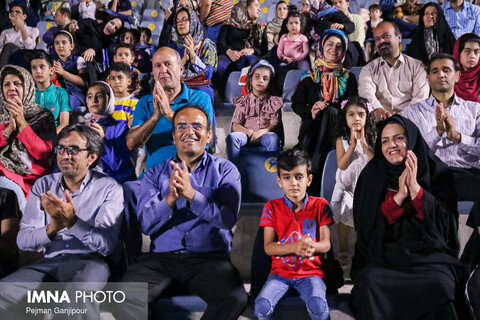 اجرای جنگ شادی در پردیس هنر اصفهان با حضور خاله شادونه