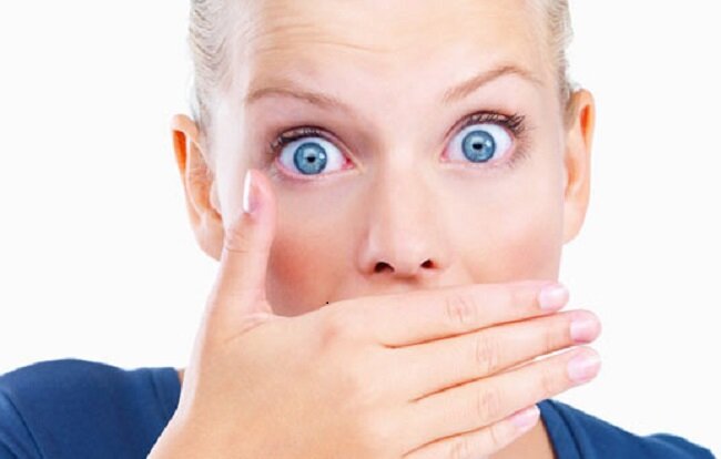 علت بوی بد دهان چیست و چگونه برطرف می‌شود؟ 