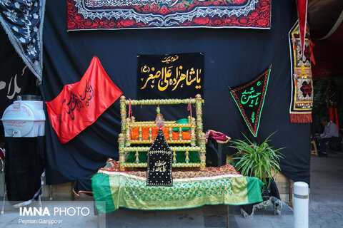Isfahan clothed in black respecting Muharram