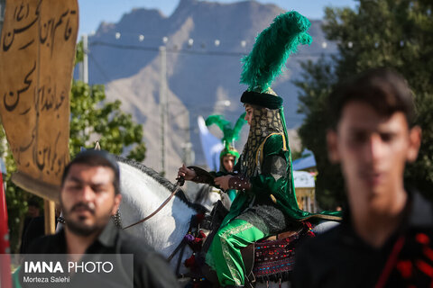 کاروان نمادین کربلا در روستای سهروفیروزان