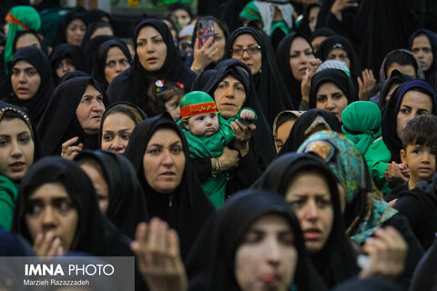 همایش سه هزار نفری شیرخوارگان‌ حسینی در بادرود