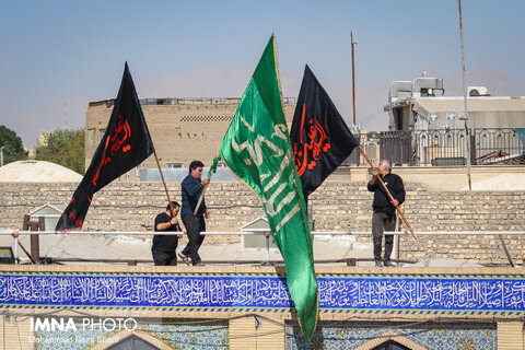 آئین سنتی برافراشتن خیمه ی حسینیه امامزاده هارونیه