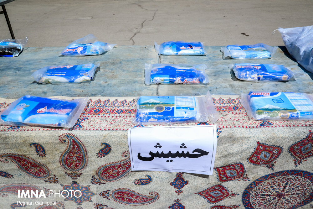 کشف ۱۲۶ بسته حشیش از معده مسافر هواپیما در اصفهان