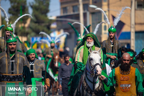 کاروان نمادین عاشورا در خمینی شهر اصفهان
