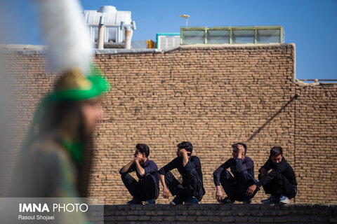 کاروان نمادین عاشورا در خمینی شهر اصفهان