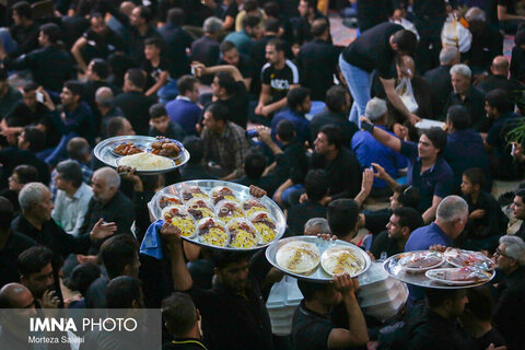 مراسم تاسوعای حسینی در روستای اراضی اصفهان