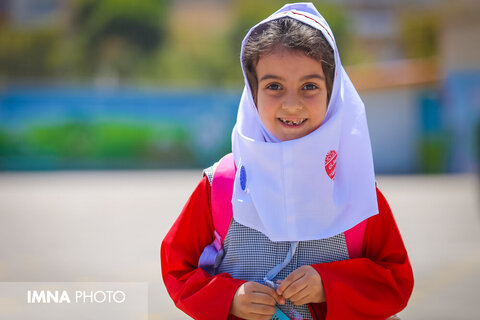 Iranian schools warmly welcome students
