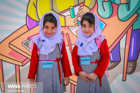 Iranian schools warmly welcome students
