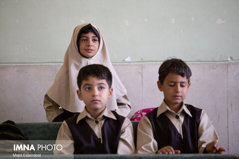 Iranian schools warmly welcome students
