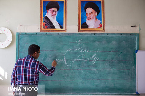 Iranian schools warmly welcome students
