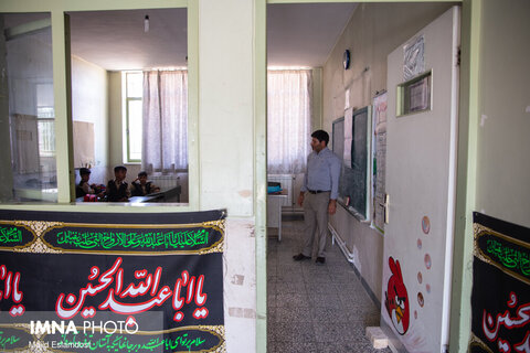 Iranian schools warmly welcome students
