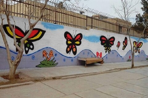 رنگ‌آمیزی دیوارهای مدارس قرچک