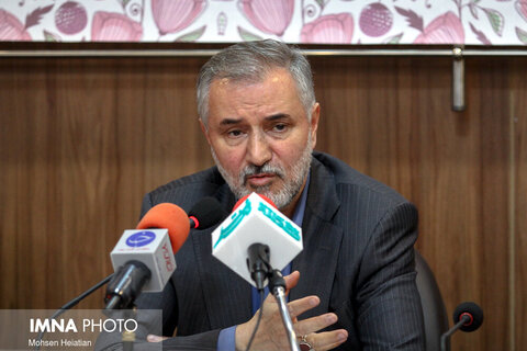 اتهام عضو شورای شهر اصفهان نشر اکاذیب است/توزیع ۱۰۰۰ تن شکر توقیف شده کارخانه قند 
