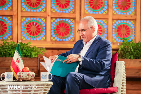 حضور شهردار در برنامه زنده تلویزیونی اینجا اصفهان