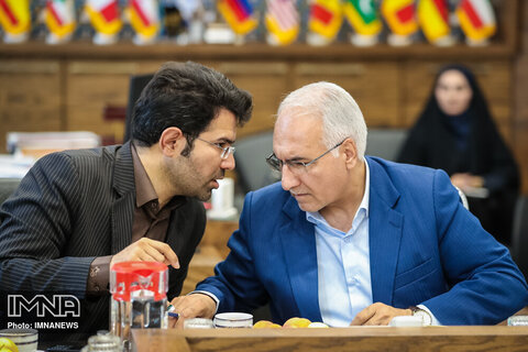 جلسه بررسی پروژه تراموا در اصفهان