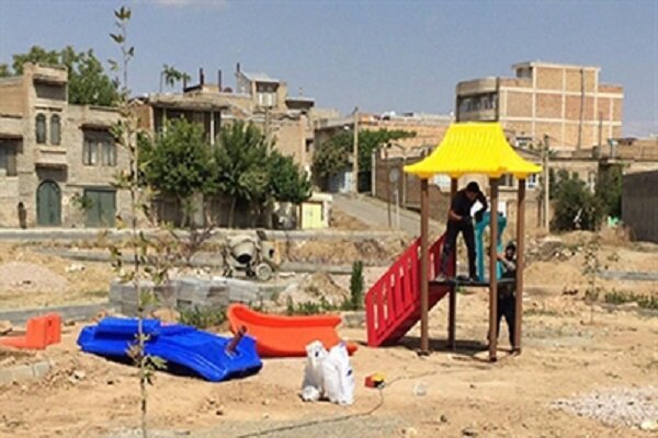 وسایل بازی کودکان در بوستان‌های ارومیه تجهیز می‌شود