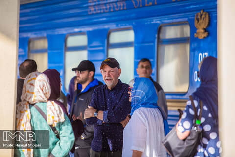 ورود قطار گردشگری عقاب طلایی به اصفهان