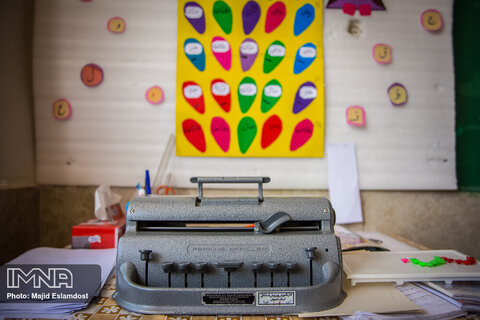 ماشین تحریر بریل برای نوشتن