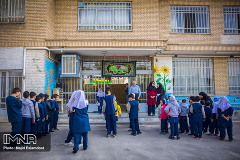 ۱۷۰۰ نفر به جمعیت دانش‌آموزی نجف‌آباد اضافه می‌شود