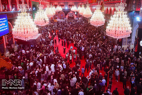 Muslims reached to holy shrine of Imam Hussain
