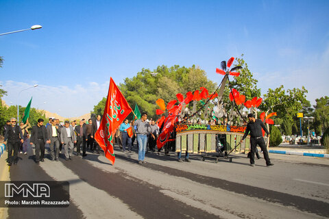 پیاده روی اربعین حسینی در باغ رضوان