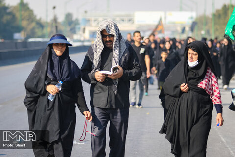 پیاده روی اربعین حسینی در امامزاده شاه کرم