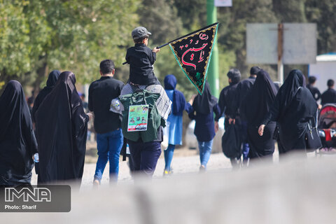 پیاده روی اربعین حسینی در امامزاده شاه کرم