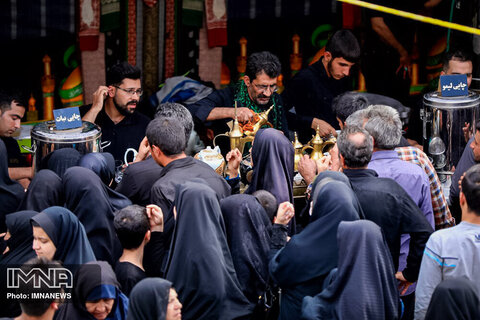 مراسم اربعین حسینی در امامزاده سید محمد خمینی شهر