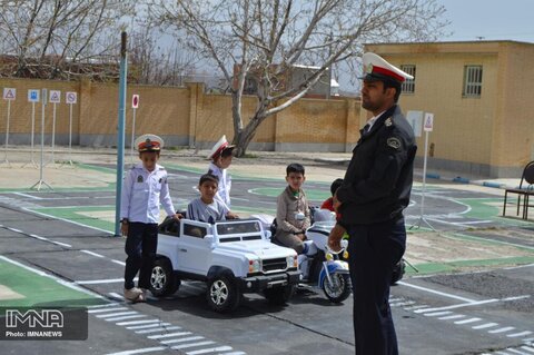 آموزش قوانین راهنمایی و رانندگی به یک‌هزار نوآموز همدانی