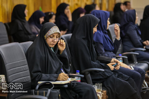 دوازدهمین نشست تخصصی بانوان عضو شوراهای اسلامی شهرهای استان اصفهان