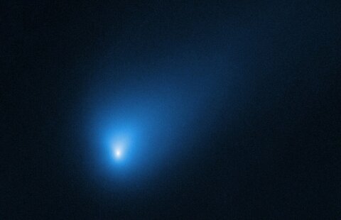 عبور یک دنباله‌دار عظیم از نزدیک زمین