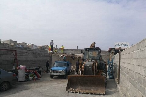 آزادسازی مسیر خیابان شهیدعزیزی با تخریب ساخت و سازهای غیرمجاز