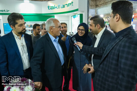 بازدید شهردار اصفهان از نمایشگاه اتوکام