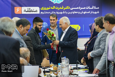 ملاقات مردمی شهردار اصفهان با شهروندان منطقه ۶ اصفهان
