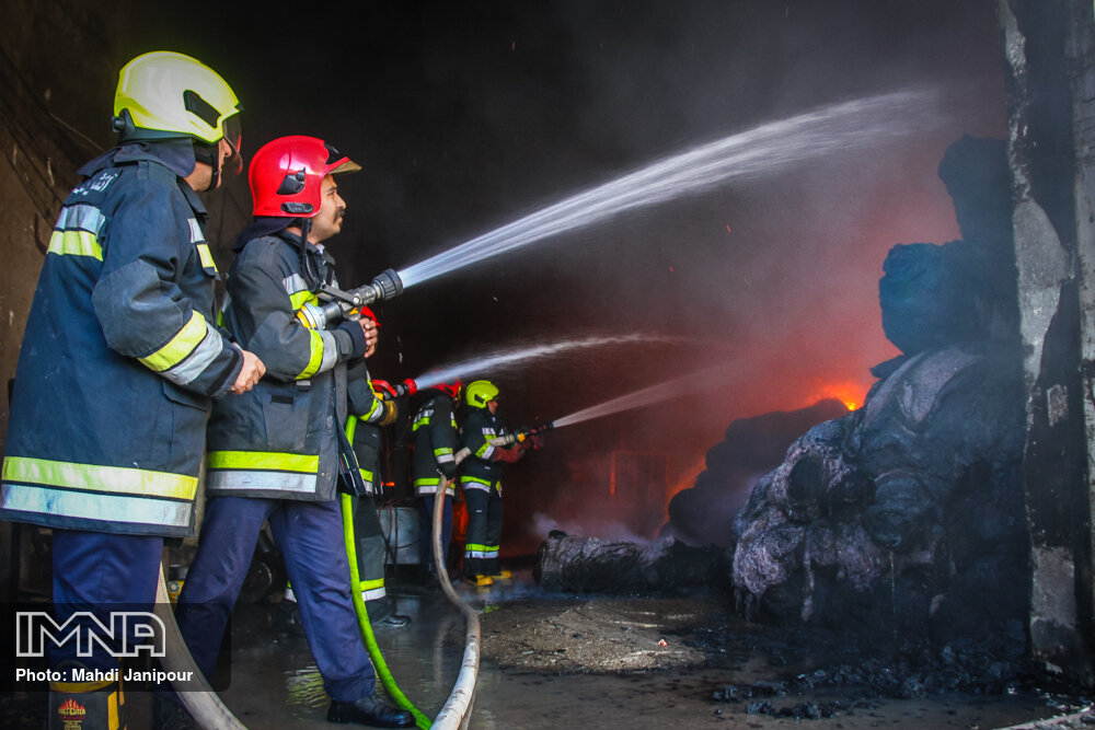 آتش سوزی در کارگاه تولید تینر در اتوبان دستجردی