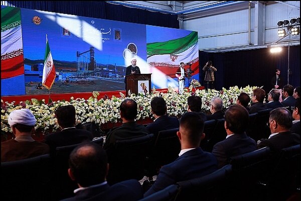 روحانی: ملت ایران تحریم‌ناپذیر است