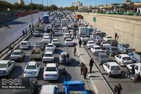 جلوگیری از تردد خودروهای دودزا و فاقد معاینه فنی در مشهد