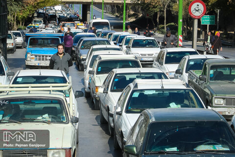 راه بندان در اصفهان به دنبال افزایش قیمت بنزین