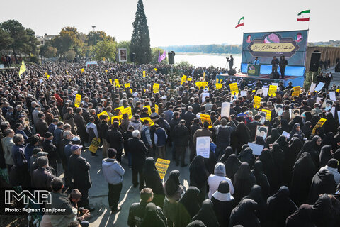 اجتماع مردم اصفهان در انزجار از آشوبگران