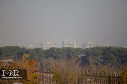 غبار آلودگی امروز در اصفهان می‌ماند