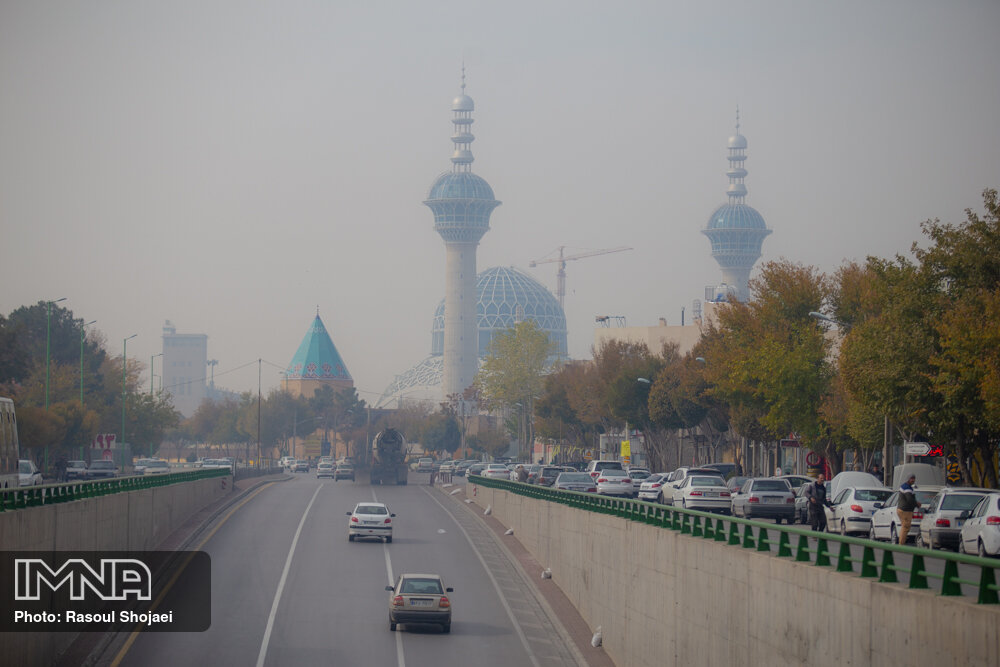کیفیت هوای مبارکه در وضعیت خطرناک/ هوای اصفهان ناسالم است