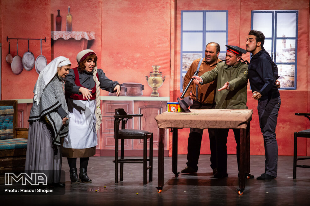 نمایش‌های مبتذل تبدیل به جریان اصلی تئاتر در اصفهان شده‌اند