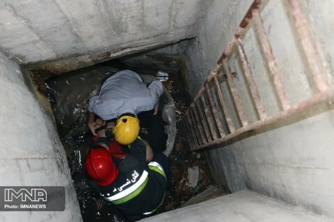 سقوط زن ۶۰ ساله داخل چاه ۱۲ متری در خیابان آبشار سوم 